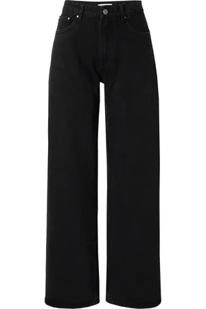EDITED the label Jeans 