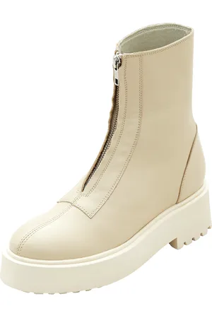 EDITED the label Stiefelette 
