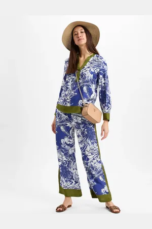 Emily van den Bergh Hose
