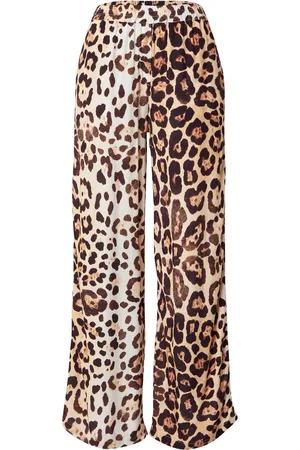 Emily van den Bergh Hose