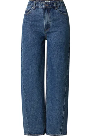 EDITED the label Jeans 