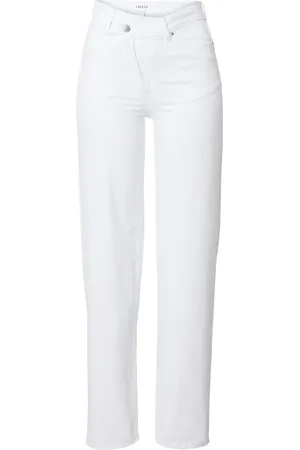 EDITED the label Jeans 
