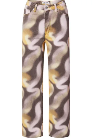 EDITED the label Jeans 