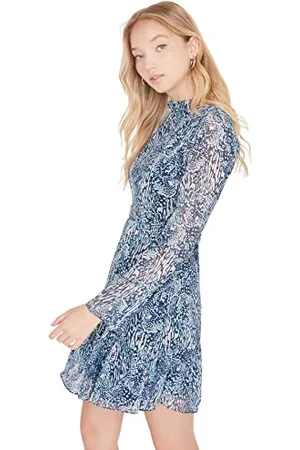 Trendyol Damen Figurbetont Standard U-Boot Gestrickt Kleid, Hellbraun, S