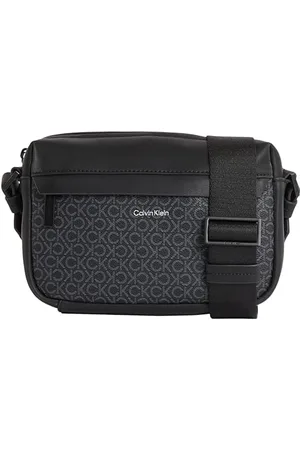Calvin Klein Herren Umhängetasche Must Camera Bag Mono mit Logo-Print, Schwarz (Classic Mono Black), Einheitsgröße