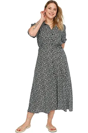 Trendyol Damen Basic Relaxed Fit Woven Plus Size Dress Maxi-Kleid, lockere Passform, gewebt, Übergröße, , 72 Größen