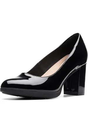 Clarks Bayla Skip Pumps für Damen, Schwarz Lack Synthetisch, 39 EU