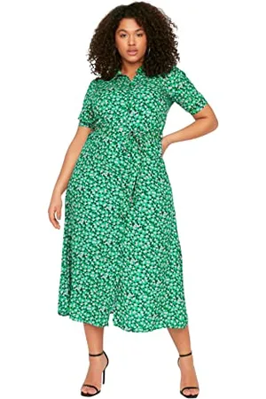 Trendyol Damen Women Basic Relaxed Fit Woven Plus Size Dress Maxi-Kleid, lockere Passform, gewebt, Übergröße, , 72 Größen