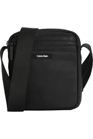 Calvin Klein Herren Umhängetasche Essential Reporter mit Reißverschluss, Schwarz (Ck Black), Einheitsgröße