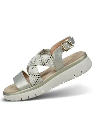 Bugatti Damen Beige Metallic Sandalen mit geflochtenen Überkreuzriemen, verstellbarer Metallschnalle, weichen Innensohlen und leichten EVA-Sohlen. gold/offwhite 39 EU