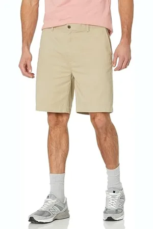 Amazon Herren Klassisch Geschnittene Chinoshorts, 23 cm, , 33W