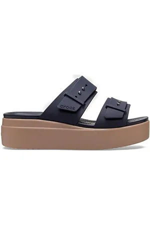 Crocs Damen Brooklyn Buckle Low Wedge Sandal, , 34/35 EU