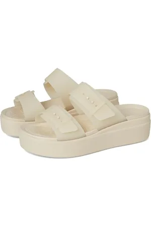Crocs Herren Brooklyn BuckleFrostedLowWedge Sandalen, Sandstone, 41/42 EU