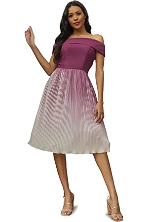 Chi Chi London Damen Bardot – Ombre – Plissiertes Midikleid in Berry Kleid, , 34