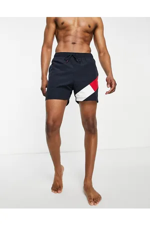 Tommy Hilfiger – Mittellange Badeshorts in mit Flaggenlogo am Bein