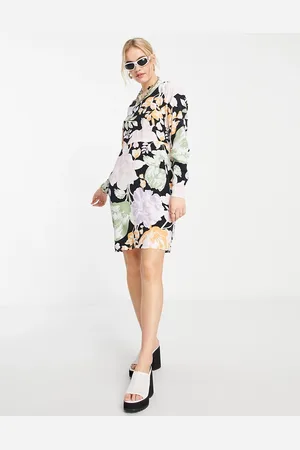 VILA – Minikleid mit Rüschenausschnitt und pastellfarbenem Blumenmuster