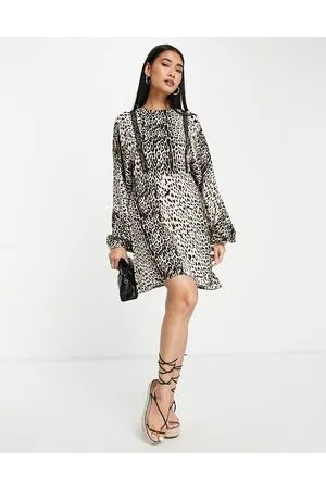 River Island – Kurzes Hängerkleid in mit Leopardenmuster