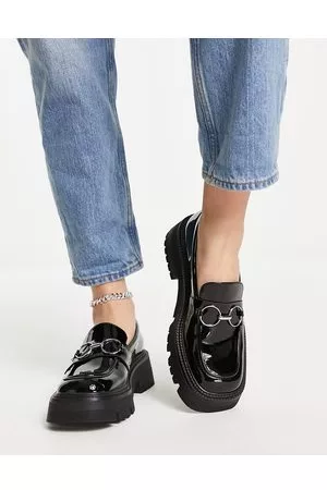 Bershka – Lack-Schuhe im Budapester-Stil in mit dicker Sohle
