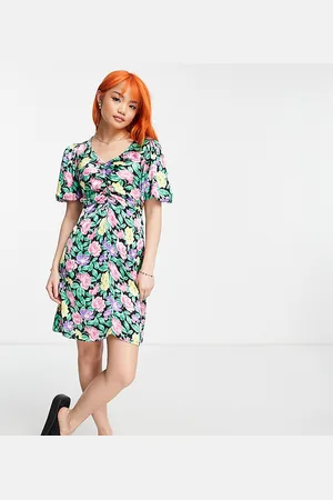 New Look – Minikleid in geblümt mit Puffärmeln und Raffung vorne