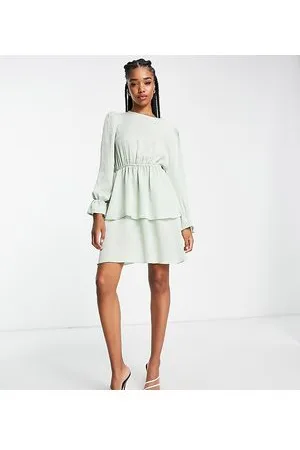 Flounce London – Gestuftes Satin-Minikleid in Salbeigrün