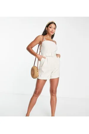 ASOS ASOS DESIGN Tall – Camisole-Playsuit mit Gürtel mit stoffbezogener Schnalle in Stein