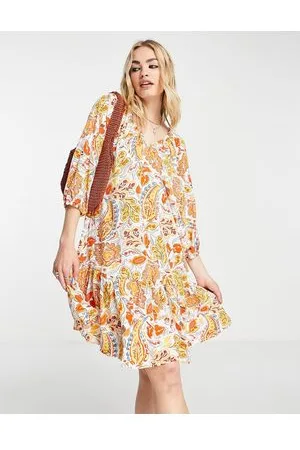 VILA – Mini-Hängerkleid mit Paisley-Print in Weiß und Orange