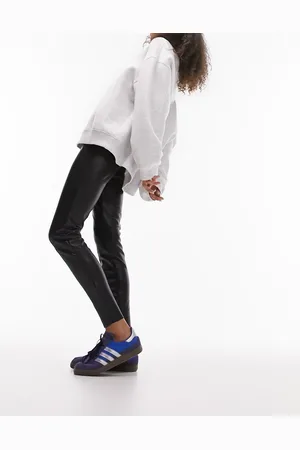 Topshop – Eng geschnittene Kunstlederhose in