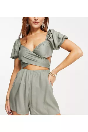 Esmée Esmee Exclusive – Strand-Playsuit in Aloe- mit Wickeldesign vorne und gesmokter Rückenpartie