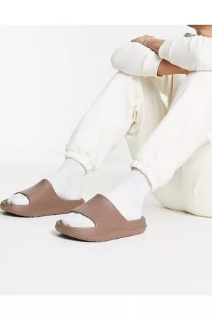 ASOS – Slider in Braun mit dicker Sohle