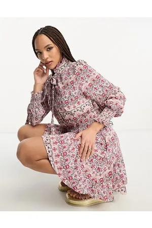 Urban Revivo – Langärmliges Minikleid mit rotem Blumenmuster