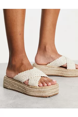 ASOS – Jazlyn – Gehäkelte Mules in Natur mit flacher Plateausohle