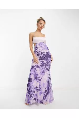 ASOS Damen Lange Kleider - – Camisole-Maxikleid aus Satinmix mit Zierausschnitt an der Taille und Kreuzträgerdetail in Lila mit Blumenprint