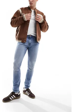 JACK & JONES – Essentials – Liam – Eng geschnittene Jeans in hellblauer Waschung