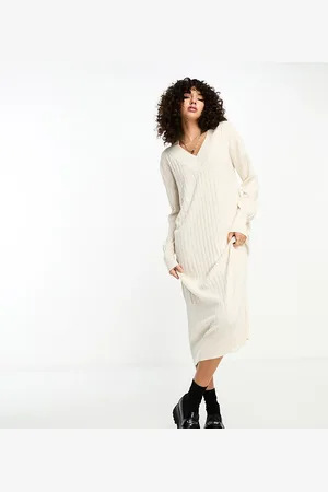 ONLY – Maxi-Strickkleid in Cremeweiß mit V-Ausschnitt