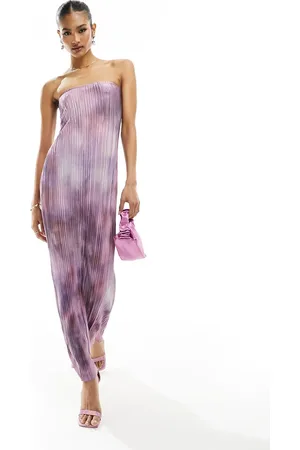 In The Style – Exklusives, trägerloses Plissee-Maxikleid mit lila Muster