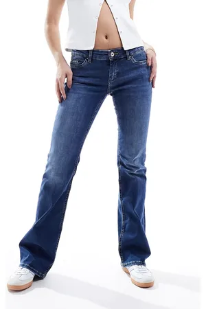 ONLY – Blush – Schlagjeans in mittelblauer Waschung mit niedrigem Bund