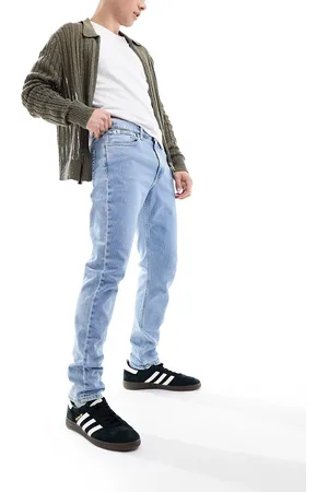 Calvin Klein – Schmale Karottenjeans in heller Waschung