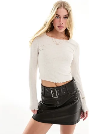 ONLY – Langärmliges Oberteil in Beige mit Wellensaum