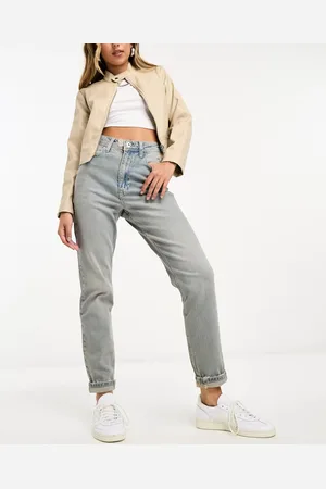 River Island – Schmale Mom-Jeans in Hellblau mit hohem Bund
