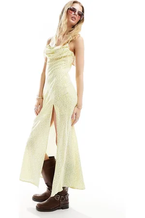Kiss The Sky – Träger-Maxikleid in Zitronengelb mit Blumenmuster und Wasserfallausschnitt
