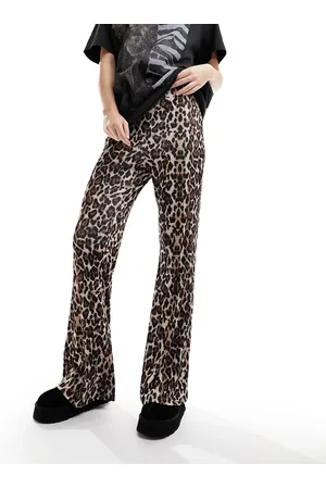 ONLY – Gerippte Schlaghose mit Leopardenmuster