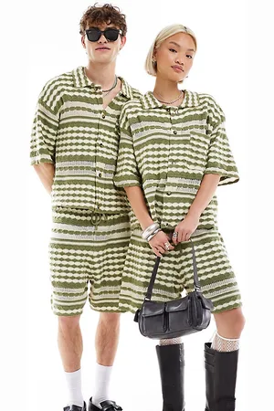 Reclaimed – Unisex-Shorts aus gestreiftem Häkelstrick