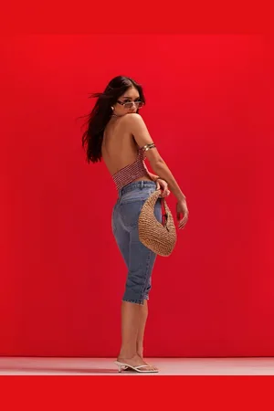 ASOS – Capri-Jeans in mittelblauer Waschung