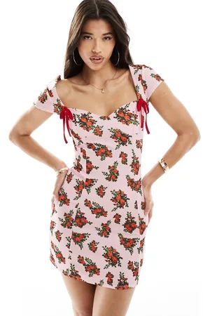 ASOS – Minikleid in Rosa mit Flügelärmeln, Herzausschnitt und Blümchenmuster