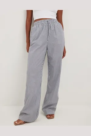 NA-KD – Gestreifte Hose in Navy mit Zugschnur