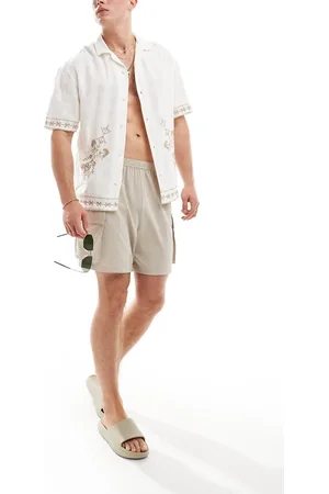 Pull&Bear – Besticktes Hemd in Ecru mit Reverskragen