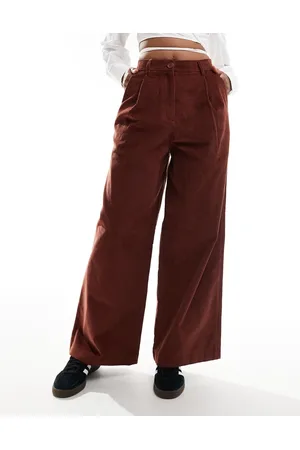 Fred Perry – Cordhose in Rostrot mit weitem Schnitt