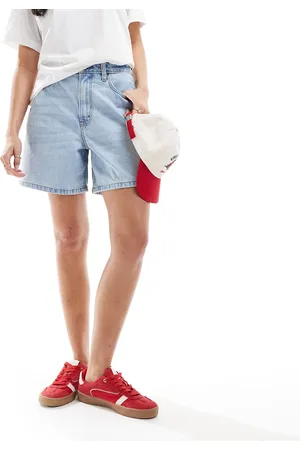 Abercrombie & Fitch – Curve Love – Locker geschnittene Jeans-Shorts in hellblauer Waschung