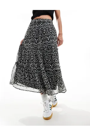 New Look – Gestufter Midirock in mit Print