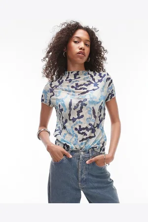 Topshop – T-Shirt in mit Bänder-Print und Knitterstruktur